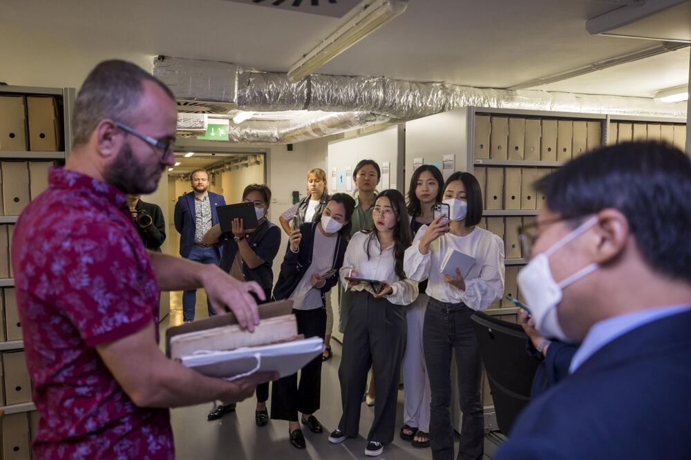 Delegacja Obywatelskiego Sojuszu Obrony Praw Człowieka w Korei Północnej (NKHR) z wizytą w Archiwum IPN – Warszawa, 8 sierpnia 2022. Fot. Katarzyna Adamów (IPN)