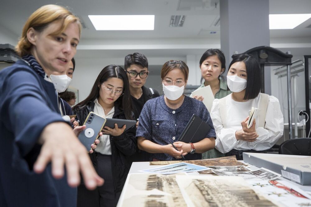 Delegacja Obywatelskiego Sojuszu Obrony Praw Człowieka w Korei Północnej (NKHR) z wizytą w Archiwum IPN – Warszawa, 8 sierpnia 2022. Fot. Katarzyna Adamów (IPN)