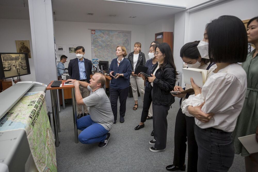 Delegacja Obywatelskiego Sojuszu Obrony Praw Człowieka w Korei Północnej (NKHR) z wizytą w Archiwum IPN – Warszawa, 8 sierpnia 2022. Fot. Katarzyna Adamów (IPN)