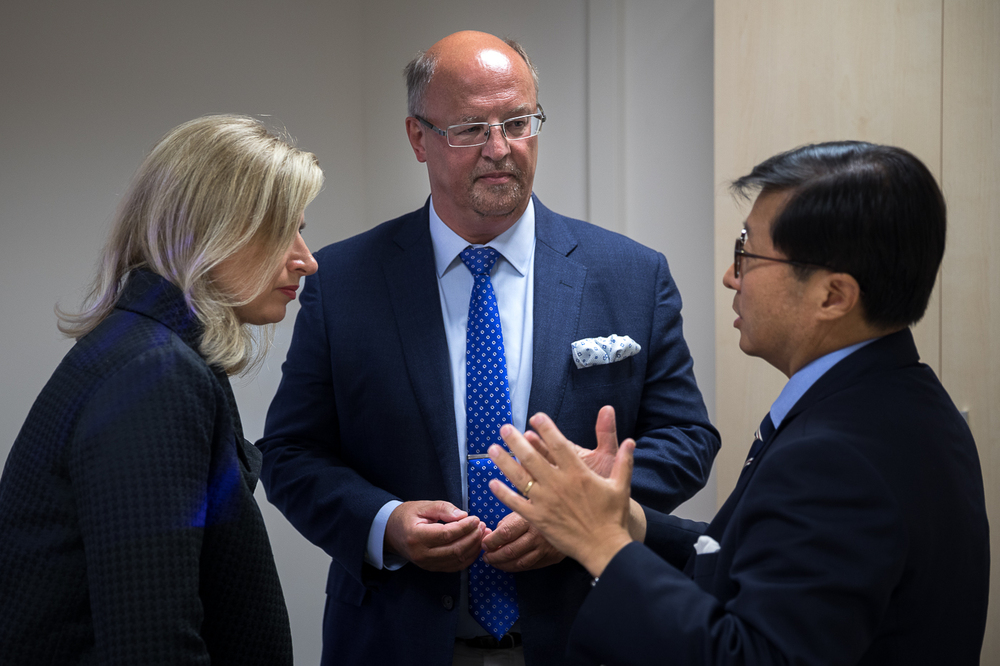 Delegacja Obywatelskiego Sojuszu Obrony Praw Człowieka w Korei Północnej (NKHR) z wizytą w IPN. Spotkanie z prokuratorem Komisji Ścigania Zbrodni przeciw Narodowi Polskiemu Robertem Janickim – Warszawa, 9 sierpnia 2022. Fot. Sławek Kasper (IPN)