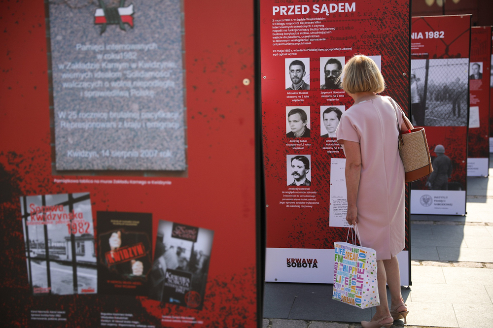 Wystawa plenerowa dotycząca pacyfikacji Ośrodka Odosobnienia w Kwidzynie w 1982 roku – Kwidzyn, 14 sierpnia 2022. Fot. Sławek Kasper (IPN)