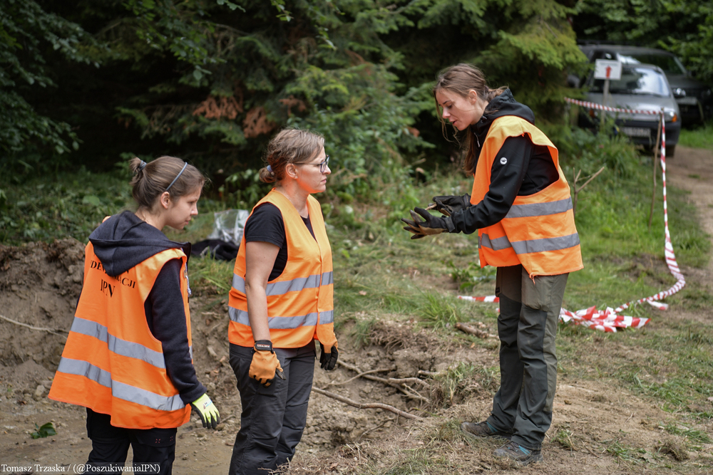 Muczne: poszukiwanie szczątków ofiar zbrodni UPA. Fot. ks. Tomasz Trzaska (IPN)
