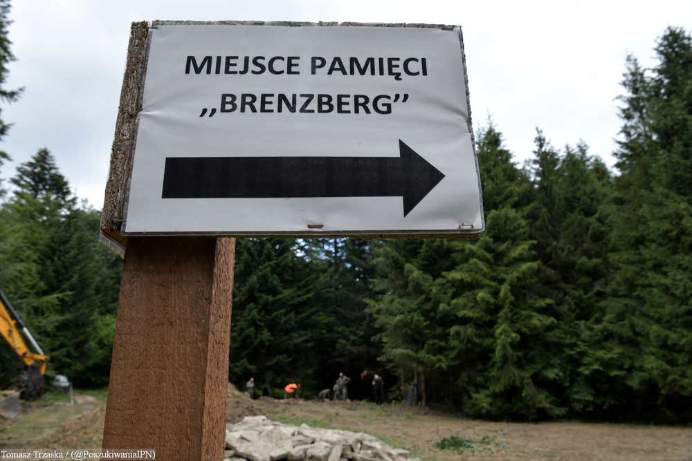 Muczne: poszukiwanie szczątków ofiar zbrodni UPA. Fot. ks. Tomasz Trzaska (IPN)