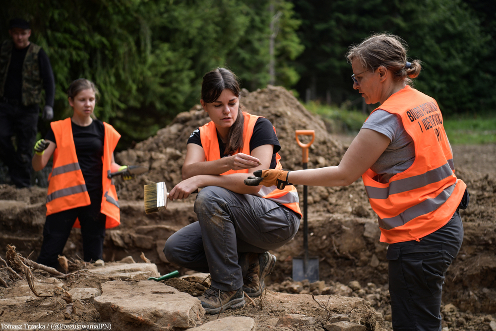 Muczne: poszukiwanie szczątków ofiar zbrodni UPA. Fot. ks. Tomasz Trzaska (IPN)