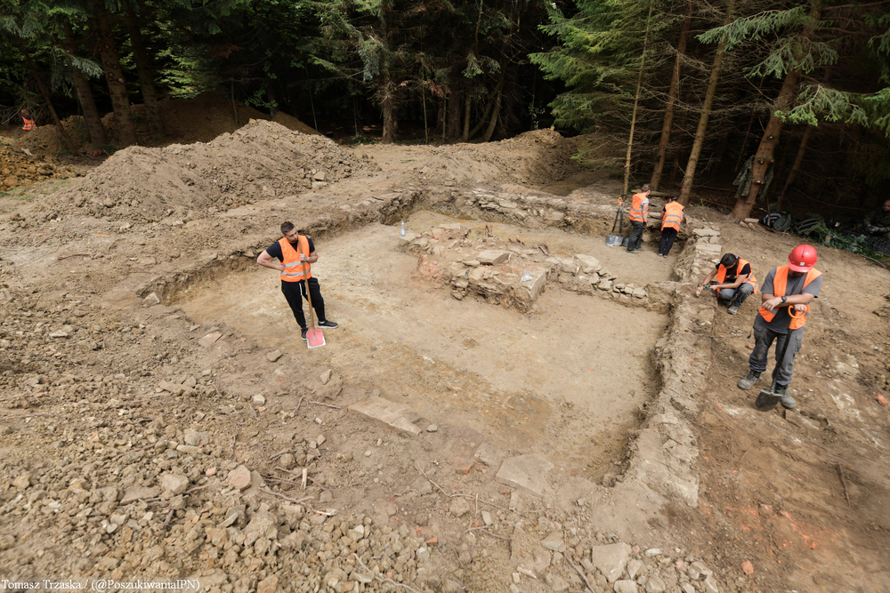 Muczne: poszukiwanie szczątków ofiar zbrodni UPA. Fot. ks. Tomasz Trzaska (IPN)
