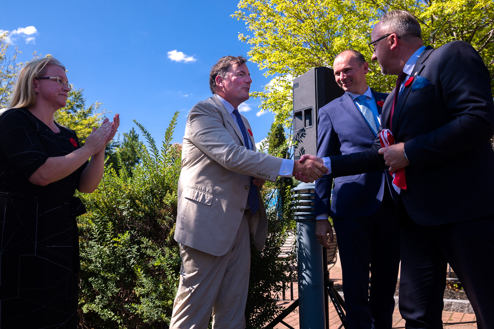 Odsłonięcie tablicy upamiętniającej załogę niszczyciela ORP „Ślązak” – Dieppe (Kanada), 21 sierpnia 2022. Fot. Sławek Kasper (IPN)