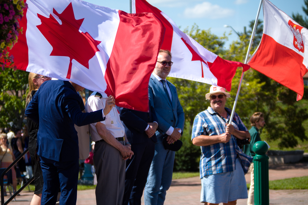 Odsłonięcie tablicy upamiętniającej załogę niszczyciela ORP „Ślązak” – Dieppe (Kanada), 21 sierpnia 2022. Fot. Sławek Kasper (IPN)