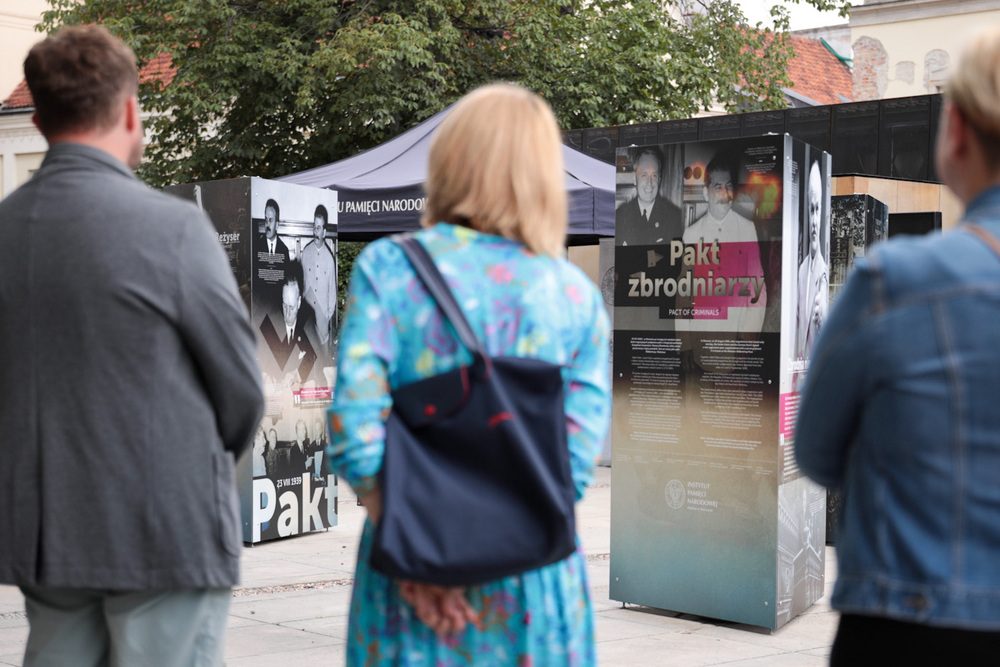 Otwarcie wystawy plenerowej IPN „Pakt zbrodniarzy” – Warszawa, 22 sierpnia 2022. Fot. Mikołaj Bujak (IPN)