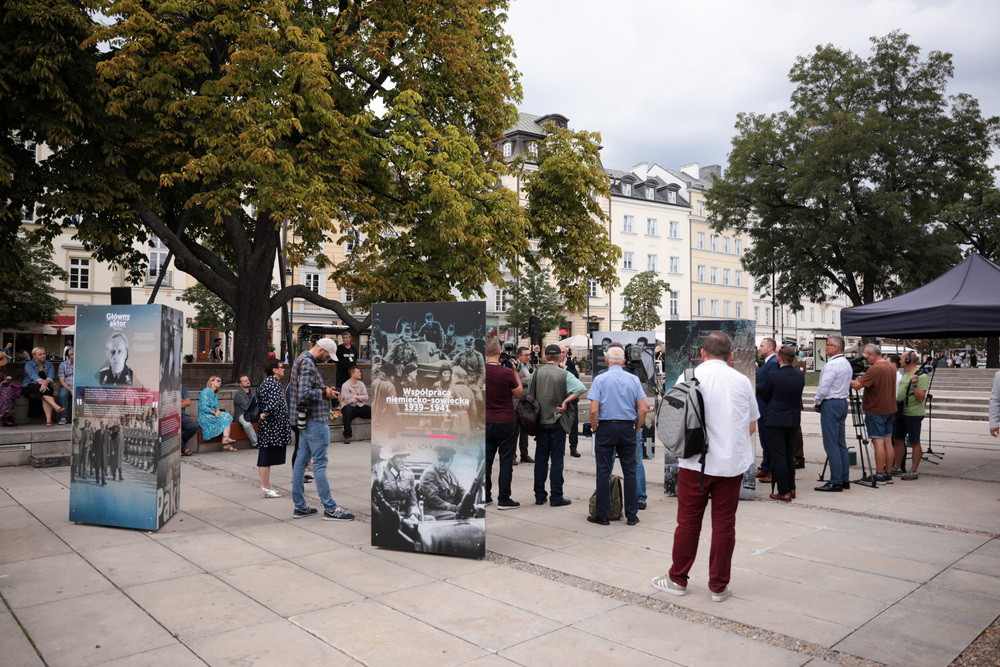Otwarcie wystawy plenerowej IPN „Pakt zbrodniarzy” – Warszawa, 22 sierpnia 2022. Fot. Mikołaj Bujak (IPN)