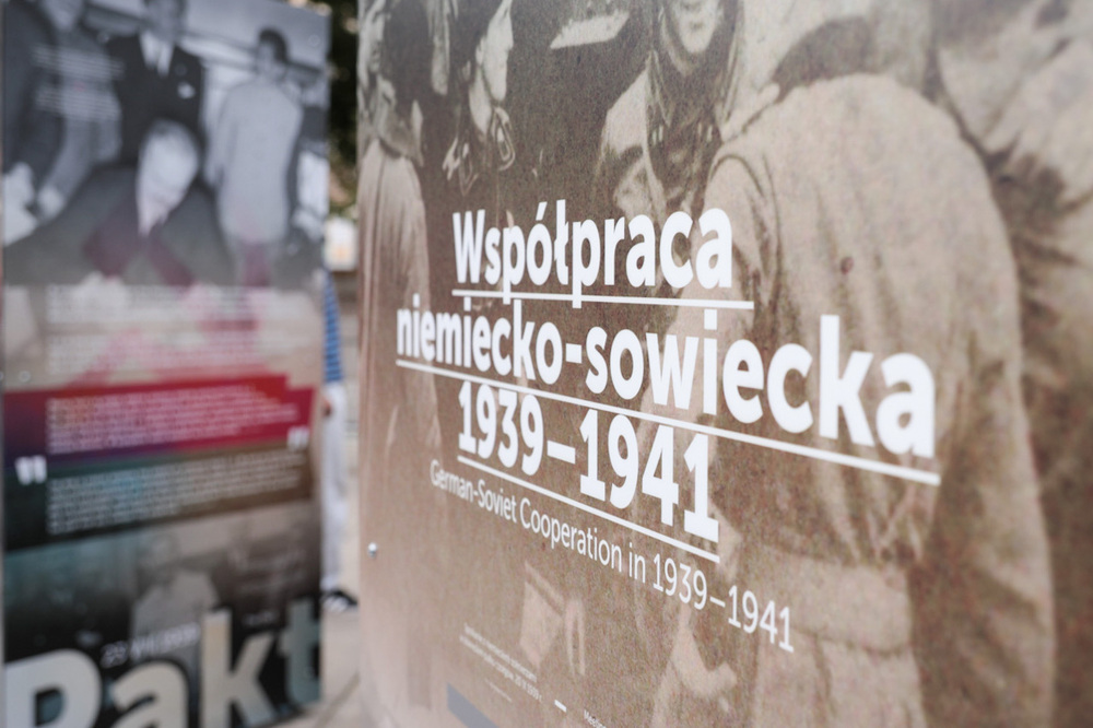 Otwarcie wystawy plenerowej IPN „Pakt zbrodniarzy” – Warszawa, 22 sierpnia 2022. Fot. Mikołaj Bujak (IPN)