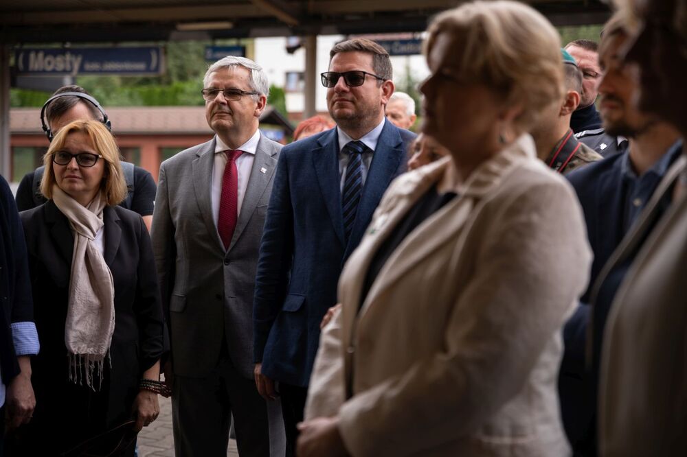 Odsłonięcie tablicy upamiętniającej żołnierzy 4. Pułku Strzelców Podhalańskich oraz funkcjonariuszy Straży Granicznej – Mosty koło Jabłonkowa (Czechy), 23 sierpnia 2022. Fot. Mikołaj Bujak (IPN)