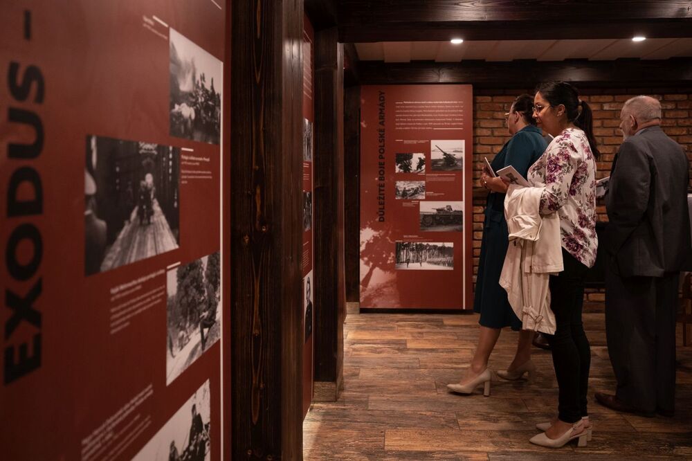 Wystawa poświęcona ofiarom II wojny światowej – Mosty koło Jabłonkowa (Czechy), 23 sierpnia 2022. Fot. Mikołaj Bujak (IPN)