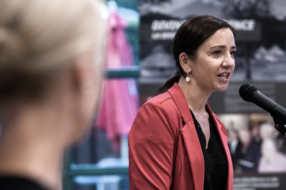 Sylwia Czerwińska, wicekonsul RP w Toronto. Otwarcie wystawy „Szlaki Nadziei. Odyseja Wolności” w Kanadzie – Mississauga, 22 sierpnia 2022. Fot. Sławek Kasper (IPN)