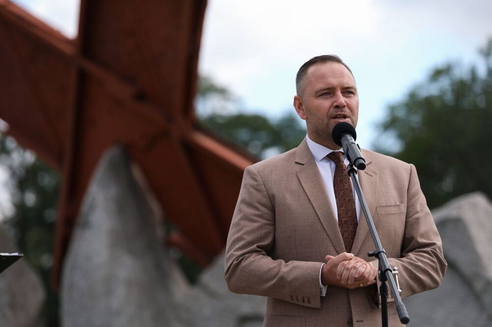 Prezes IPN dr Karol Nawrocki podczas konferencji prasowej w 40. rocznicę zbrodni w Lubinie – 29 sierpnia 2022. Fot. Mikołaj Bujak (IPN)