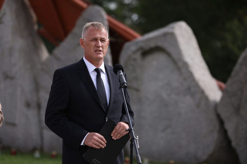 Prok. Andrzej Pozorski, dyrektor Głównej Komisji Ścigania Zbrodni przeciwko Narodowi Polskiemu i zastępca prokuratora generalnego podczas konferencji prasowej w 40. rocznicę zbrodni w Lubinie – 29 sierpnia 2022. Fot. Mikołaj Bujak (IPN)