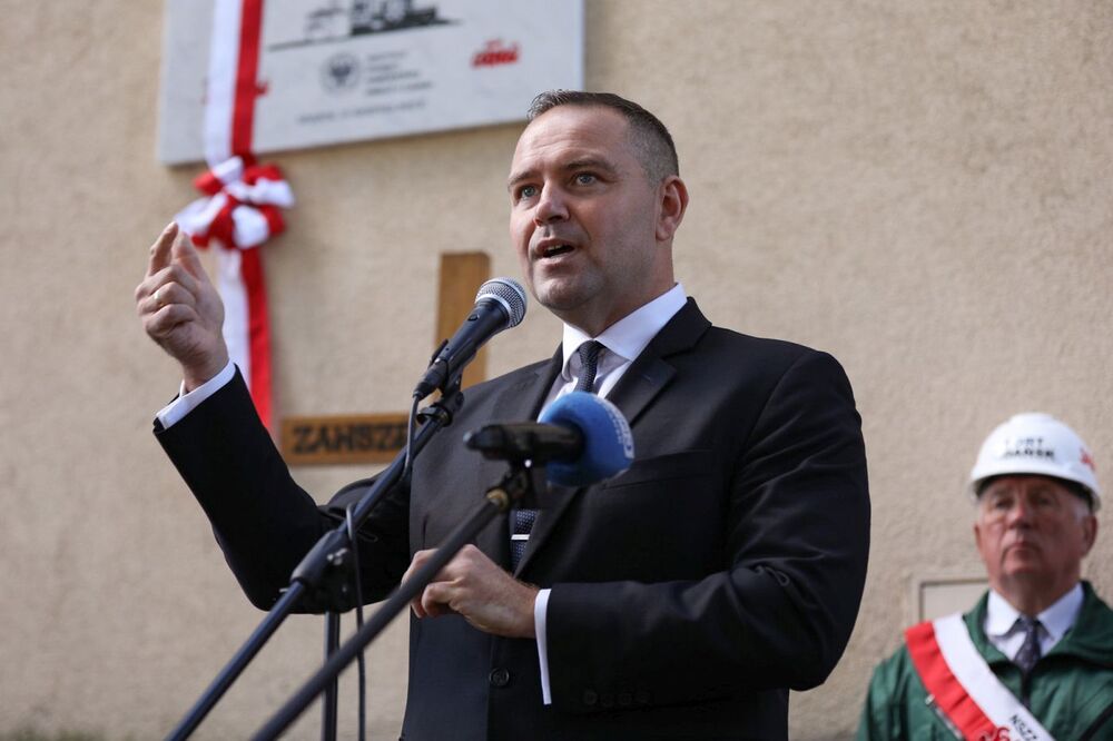 Prezes IPN dr Karol Nawrocki. Odsłonięcie tablicy upamiętniającej gdańskich portowców – Gdańsk, 31 sierpnia 2022. Fot. Mikołaj Bujak (IPN)