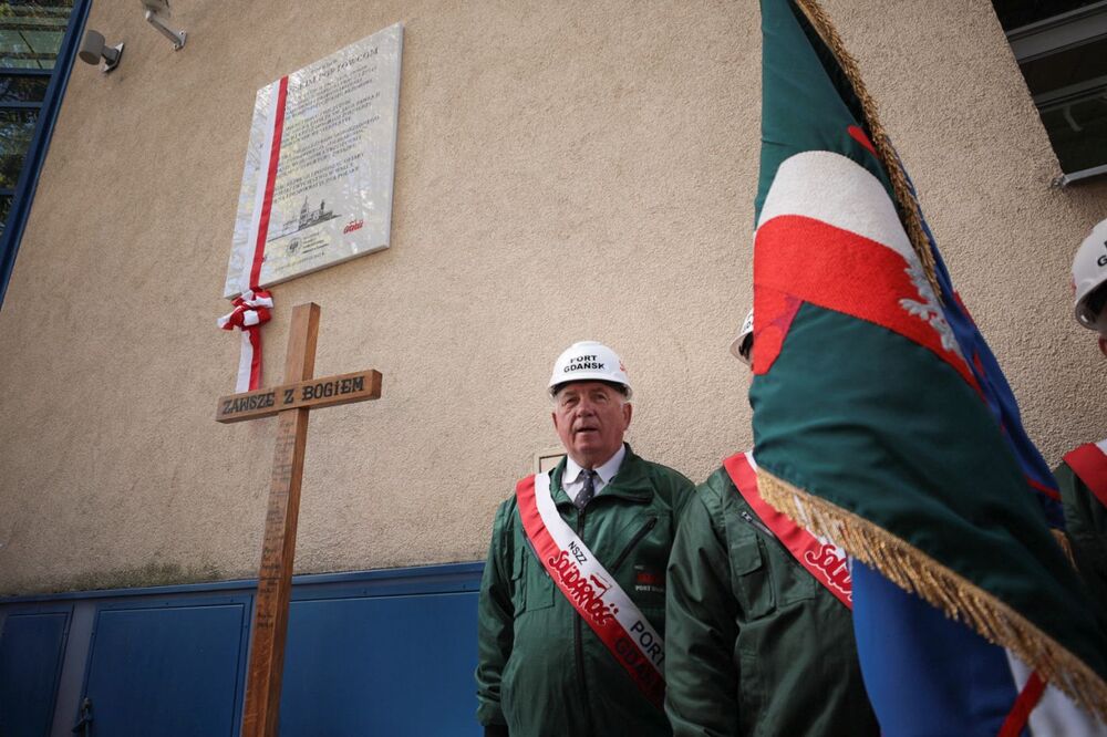 Odsłonięcie tablicy upamiętniającej gdańskich portowców – Gdańsk, 31 sierpnia 2022. Fot. Mikołaj Bujak (IPN)
