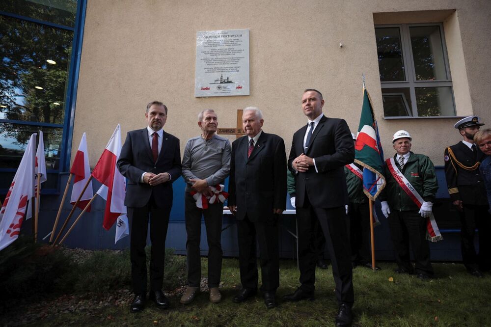 Odsłonięcie tablicy upamiętniającej gdańskich portowców – Gdańsk, 31 sierpnia 2022. Fot. Mikołaj Bujak (IPN)