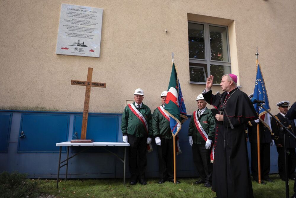 Odsłonięcie tablicy upamiętniającej gdańskich portowców – Gdańsk, 31 sierpnia 2022. Fot. Mikołaj Bujak (IPN)