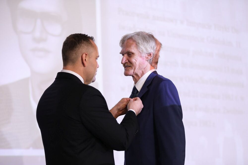 Uroczystość wręczenia Krzyży Wolności i Solidarności działaczom opozycji antykomunistycznej – Gdańsk, 31 sierpnia 2022. Fot. Mikołaj Bujak (IPN)