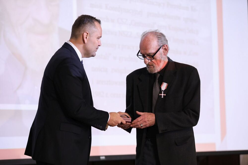 Uroczystość wręczenia Krzyży Wolności i Solidarności działaczom opozycji antykomunistycznej – Gdańsk, 31 sierpnia 2022. Fot. Mikołaj Bujak (IPN)