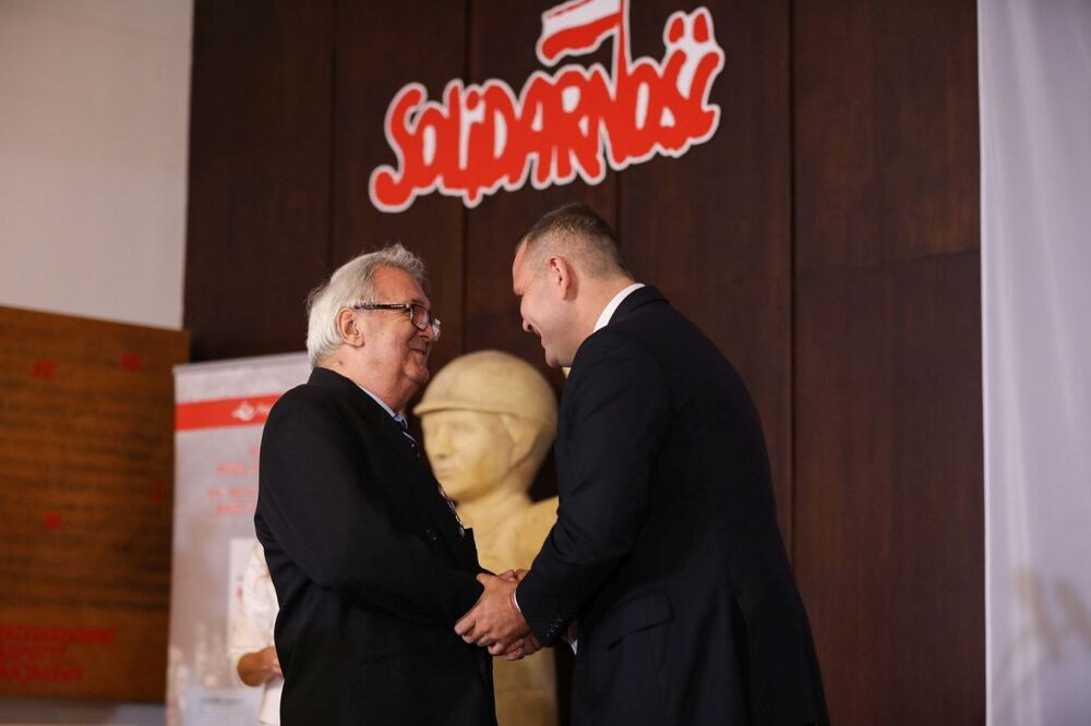 Uroczystość wręczenia Krzyży Wolności i Solidarności działaczom opozycji antykomunistycznej – Gdańsk, 31 sierpnia 2022. Fot. Mikołaj Bujak (IPN)
