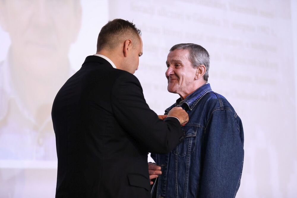 Uroczystość wręczenia Krzyży Wolności i Solidarności działaczom opozycji antykomunistycznej – Gdańsk, 31 sierpnia 2022. Fot. Mikołaj Bujak (IPN)