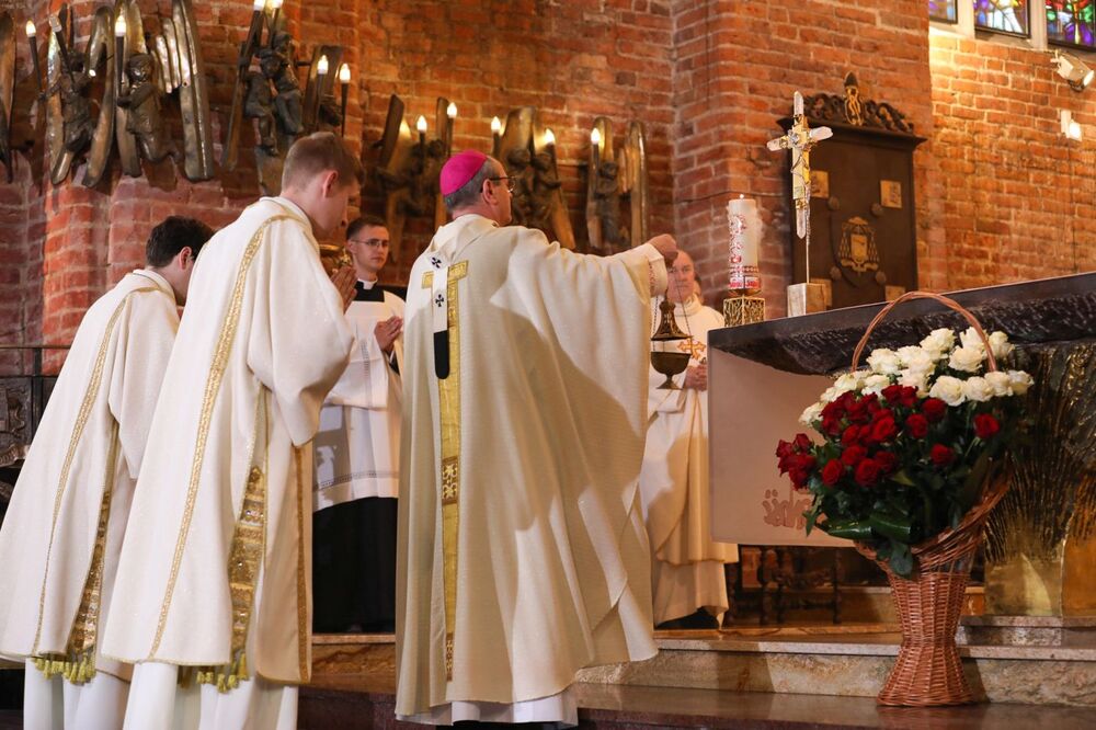 Msza św. w bazylice św. Brygidy podczas obchodów 42. rocznicy Sierpnia '80 i powstania NSZZ „Solidarność” – Gdańsk, 31 sierpnia 2022. Fot. Mikołaj Bujak (IPN)