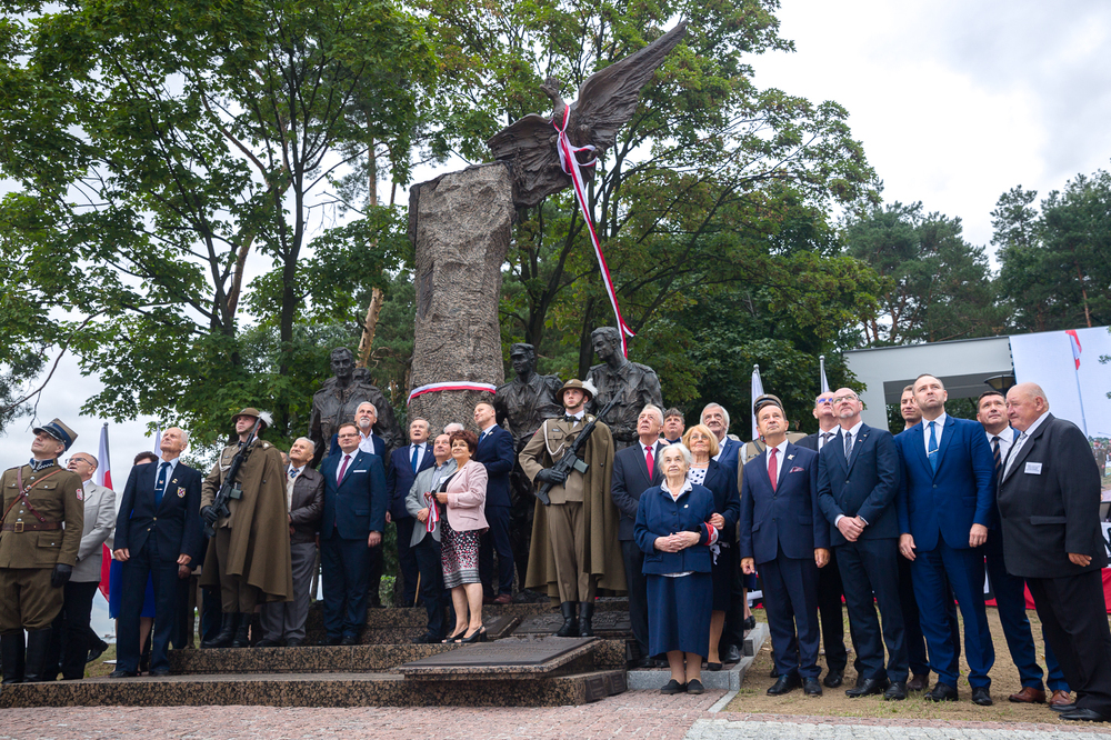 Uroczystość odsłonięcia Pomnika Żołnierzy Wyklętych Niezłomnych w Mielcu – 3 września 2022. Fot. Sławek Kasper (IPN)