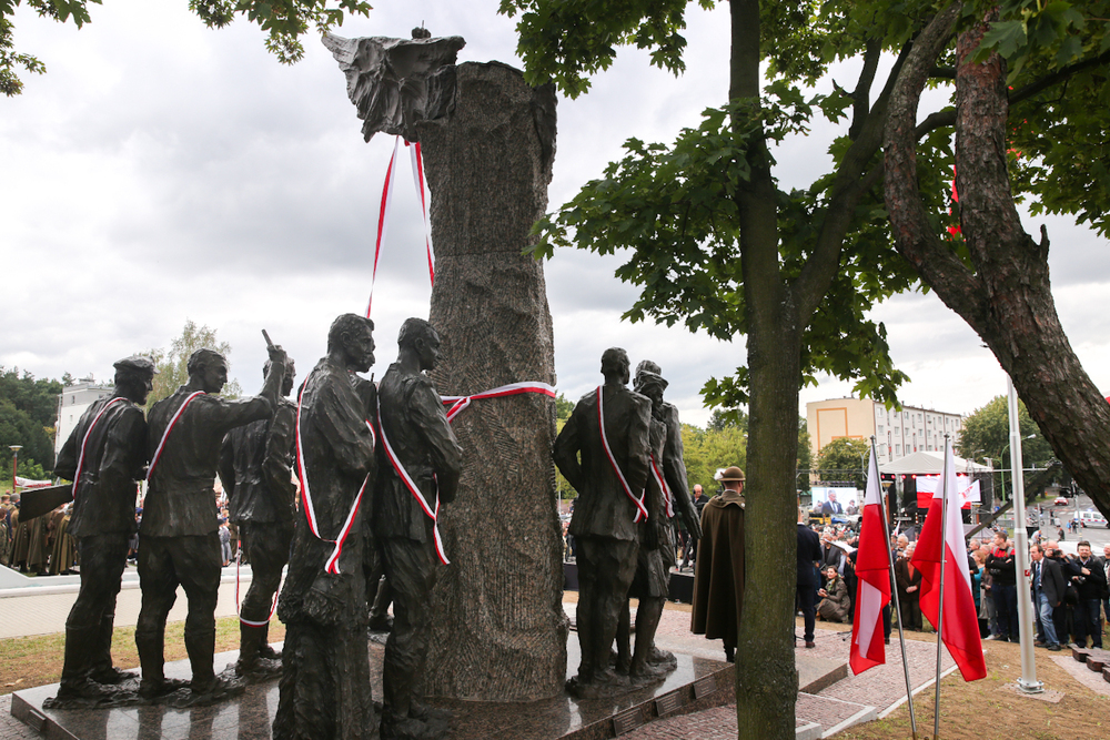 Uroczystość odsłonięcia Pomnika Żołnierzy Wyklętych Niezłomnych w Mielcu – 3 września 2022. Fot. Sławek Kasper (IPN)