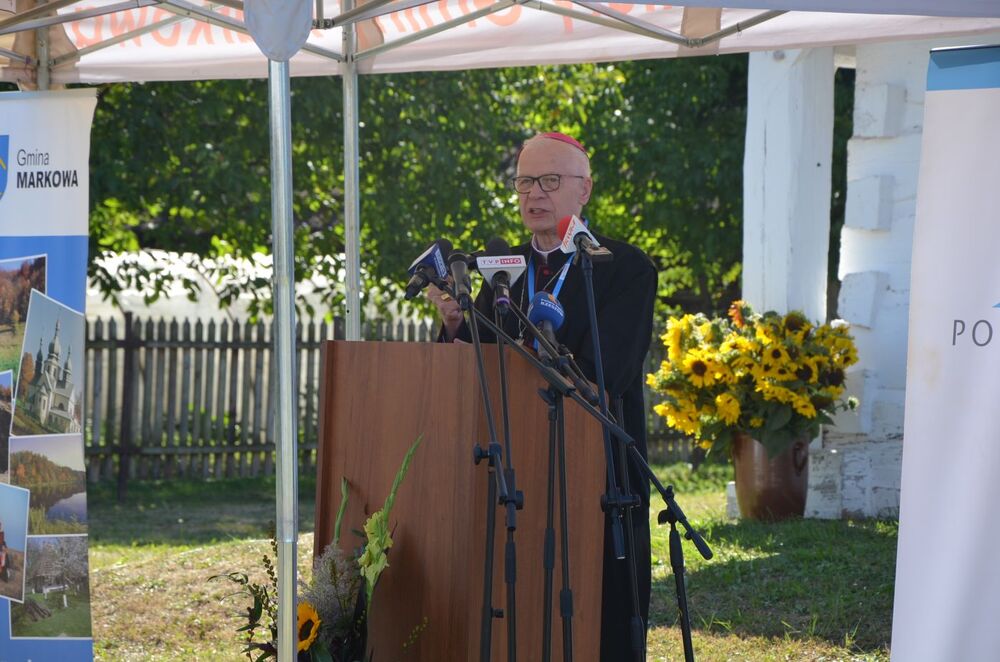 Abp Józef Michalik. Uhonorowanie Abrahama Izaaka Segala odznaką „Zasłużony dla Województwa Podkarpackiego” – Markowa, 6 września 2022. Fot. Katarzyna Gajda-Bator (IPN)