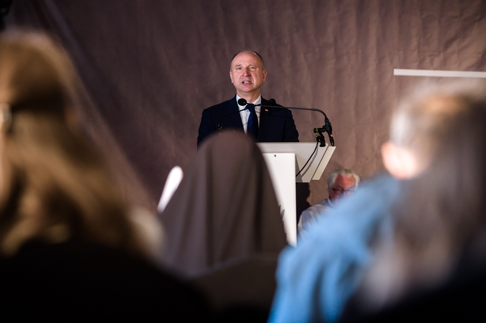 Wojciech Kolarski, sekretarz stanu w Kancelarii Prezydenta RP. Uroczystości pogrzebowe polskich więźniarek KL Ravensbrück – Fürstenberg/ Havel, 6 września 2022. Fot. Sławek Kasper (IPN)