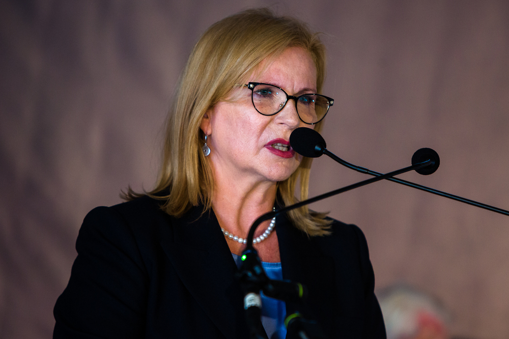 Wicemarszałek Sejmu Małgorzata Gosiewska. Uroczystości pogrzebowe polskich więźniarek KL Ravensbrück – Fürstenberg/ Havel, 6 września 2022. Fot. Sławek Kasper (IPN)