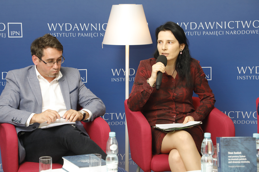 Dyskusja o książce „Stan badań nad pomocą Żydom na ziemiach polskich pod okupacją niemiecką – przegląd piśmiennictwa”. Dr Alicja Gontarek i dr Tomasz Domański – Warszawa, 7 września 2022. Fot. Piotr Życieński (IPN)