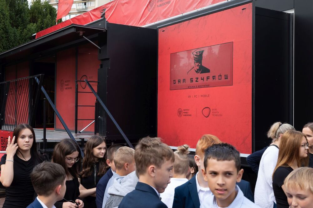 „Gra szyfrów” – mobilny showroom – Warszawa, 14 września 2022. Fot. Mikołaj Bujak (IPN)