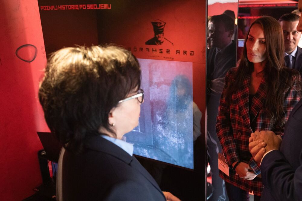 „Gra szyfrów” – mobilny showroom – Warszawa, 14 września 2022. Fot. Mikołaj Bujak (IPN)