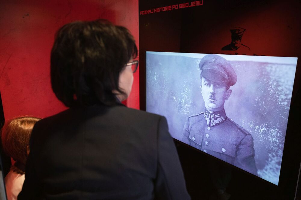 „Gra szyfrów” – mobilny showroom – Warszawa, 14 września 2022. Fot. Mikołaj Bujak (IPN)