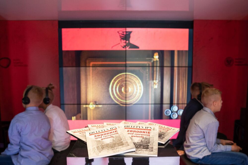 „Gra szyfrów” – mobilny showroom – Warszawa, 14 września 2022. Fot. Mikołaj Bujak (IPN)