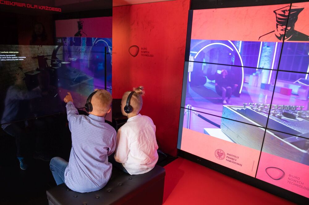 „Gra szyfrów” – mobilny showroom – Warszawa, 14 września 2022. Fot. Mikołaj Bujak (IPN)