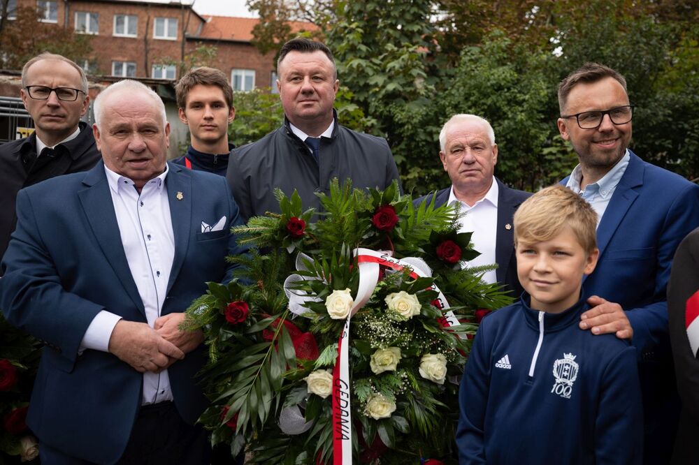 Przed pomnikiem Pomordowanych i Poległych Gedanistów – Gdańsk, 15 września 2022. Fot. Mikołaj Bujak (IPN)