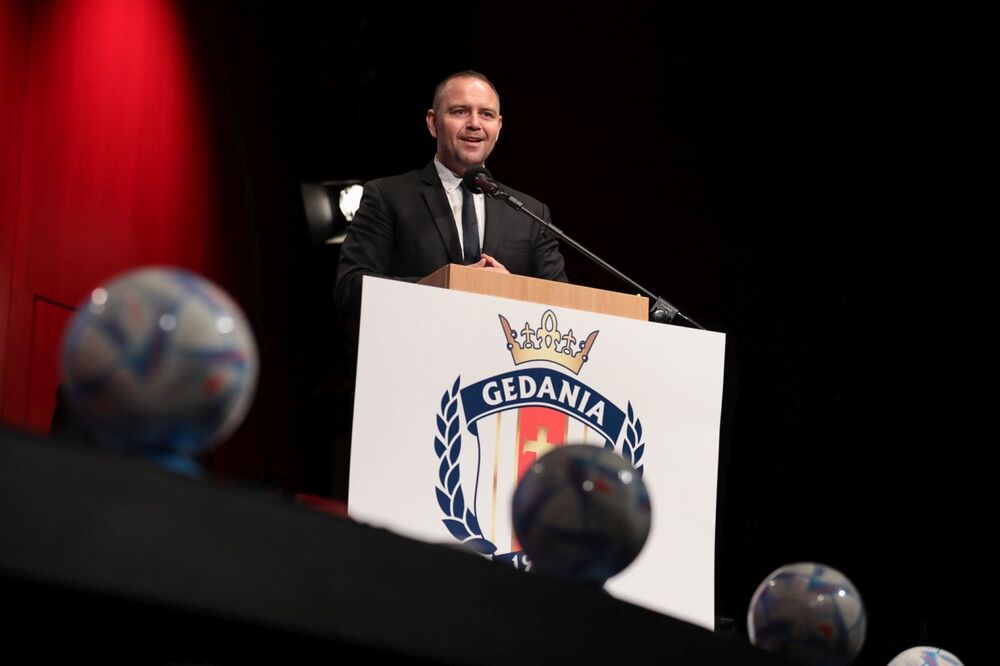 Prezes IPN dr Karol Nawrocki podczas uroczystej gali w stulecie klubu sportowego Gedania – Gdańsk, 15 września 2022. Fot. Mikołaj Bujak (IPN)