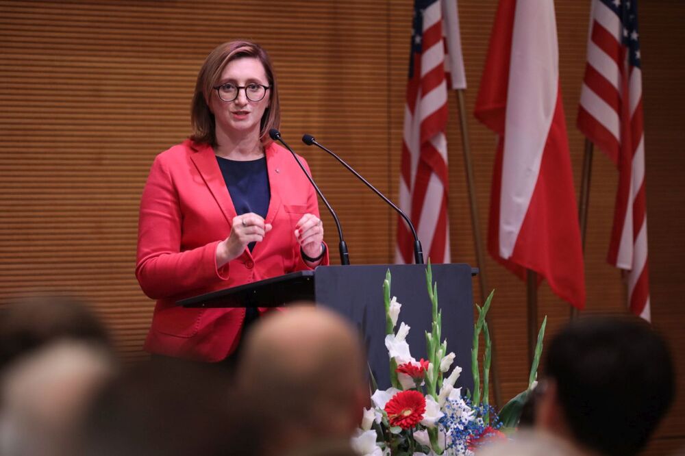 Marzena Kruk, dyrektor Archiwum IPN, podczas otwarcia wystawy „»Ramię krzep – Ojczyźnie służ«. 135 rocznica powstania Sokolstwa Polskiego w Ameryce” – Warka, 16 września 2022. Fot. Mikołaj Bujak (IPN)