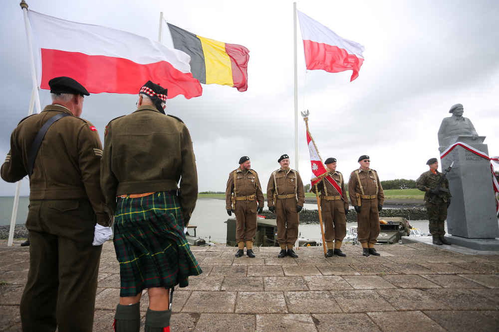 Uroczystość odsłonięcia pomnika generała Stanisława Maczka w Terneuzen – 16 września 2022. Fot. Sławek Kasper (IPN)