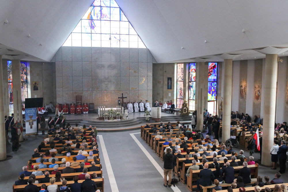 Msza św. poprzedzająca uroczystość odsłonięcia pomnika poświęconego żołnierzom szwadronu Zdzisława Badochy „Żelaznego” 5. Wileńskiej Brygady Armii Krajowej – Sierakowice, 18 września 2022. Fot. Sławek Kasper (IPN)