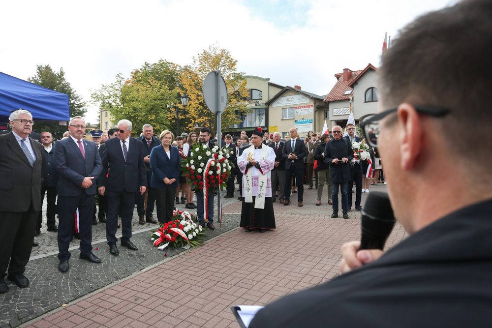 Uroczystość odsłonięcia pomnika poświęconego żołnierzom szwadronu Zdzisława Badochy „Żelaznego” 5. Wileńskiej Brygady Armii Krajowej – Sierakowice, 18 września 2022. Fot. Sławek Kasper (IPN)