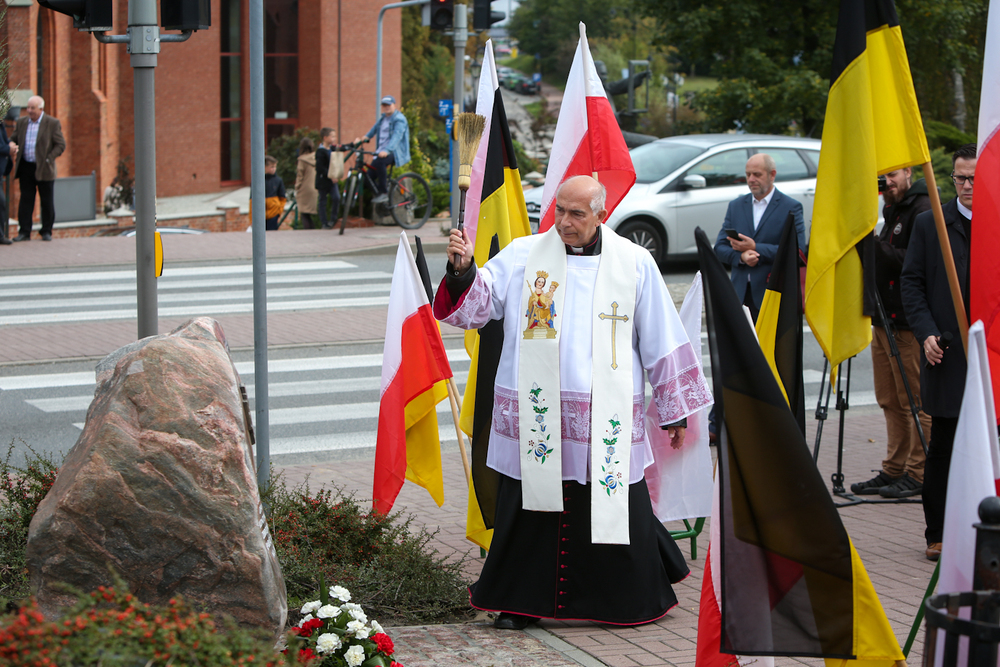 Uroczystość odsłonięcia pomnika poświęconego żołnierzom szwadronu Zdzisława Badochy „Żelaznego” 5. Wileńskiej Brygady Armii Krajowej – Sierakowice, 18 września 2022. Fot. Sławek Kasper (IPN)