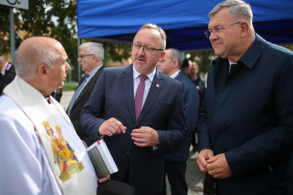 Uroczystość odsłonięcia pomnika poświęconego żołnierzom szwadronu Zdzisława Badochy „Żelaznego” 5. Wileńskiej Brygady Armii Krajowej – Sierakowice, 18 września 2022. Fot. Sławek Kasper (IPN)