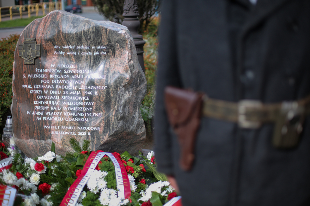 Uroczystość odsłonięcia pomnika poświęconego żołnierzom szwadronu Zdzisława Badochy „Żelaznego” 5. Wileńskiej Brygady Armii Krajowej – Sierakowice, 18 września 2022. Fot. Sławek Kasper (IPN)