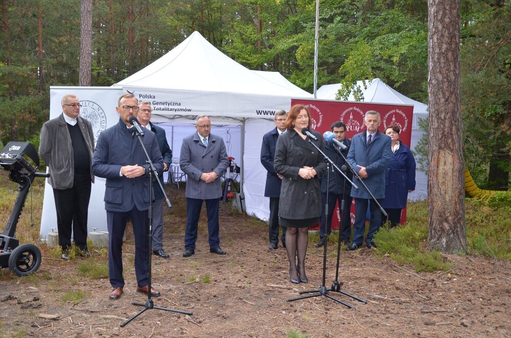 Konferencja prasowa dotycząca poszukiwań mogił ofiar obozu NKWD w Trzebusce – Nienadówka, 19 września 2022. Fot. Katarzyna Gajda-Bator IPN