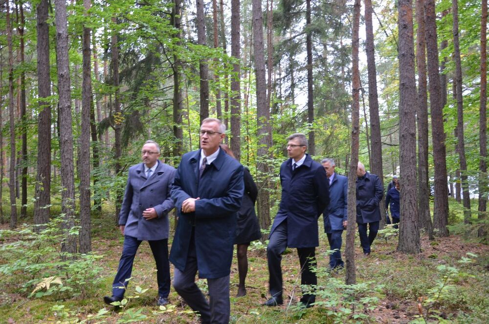 Oględziny miejsca poszukiwań mogił ofiar obozu NKWD w Trzebusce – Nienadówka, 19 września 2022. Fot. Katarzyna Gajda-Bator IPN